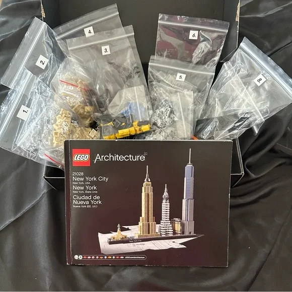 Lego Architecture New York City Set - Black, Gold, Silver, Blue, Green - Picture 12 of 13